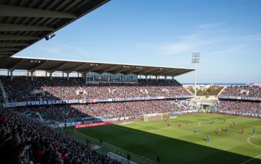 Cagliari-Como: Pisacane esalta gli avversari e carica i suoi