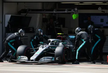 Mercedes Domina le Qualifiche, Verstappen in Crisi: Sorprese e Dichiarazioni dal GP