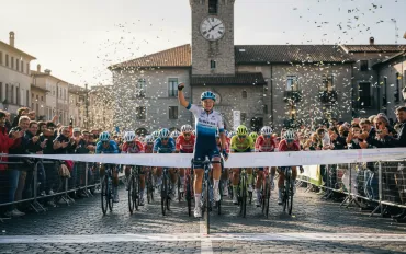Strade Bianche: Trionfo Solitario di Pogacar nell'Edizione 2026