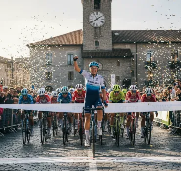 Strade Bianche: Trionfo Solitario di Pogacar nell'Edizione 2026