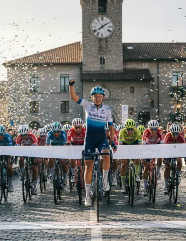 Strade Bianche: Trionfo Solitario di Pogacar nell'Edizione 2026