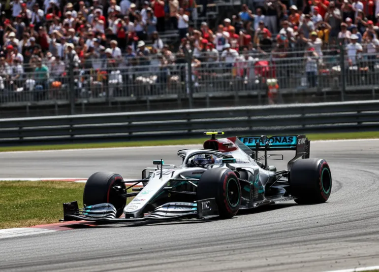 Mercedes sfida Ferrari: È di nuovo battaglia al vertice in F1!