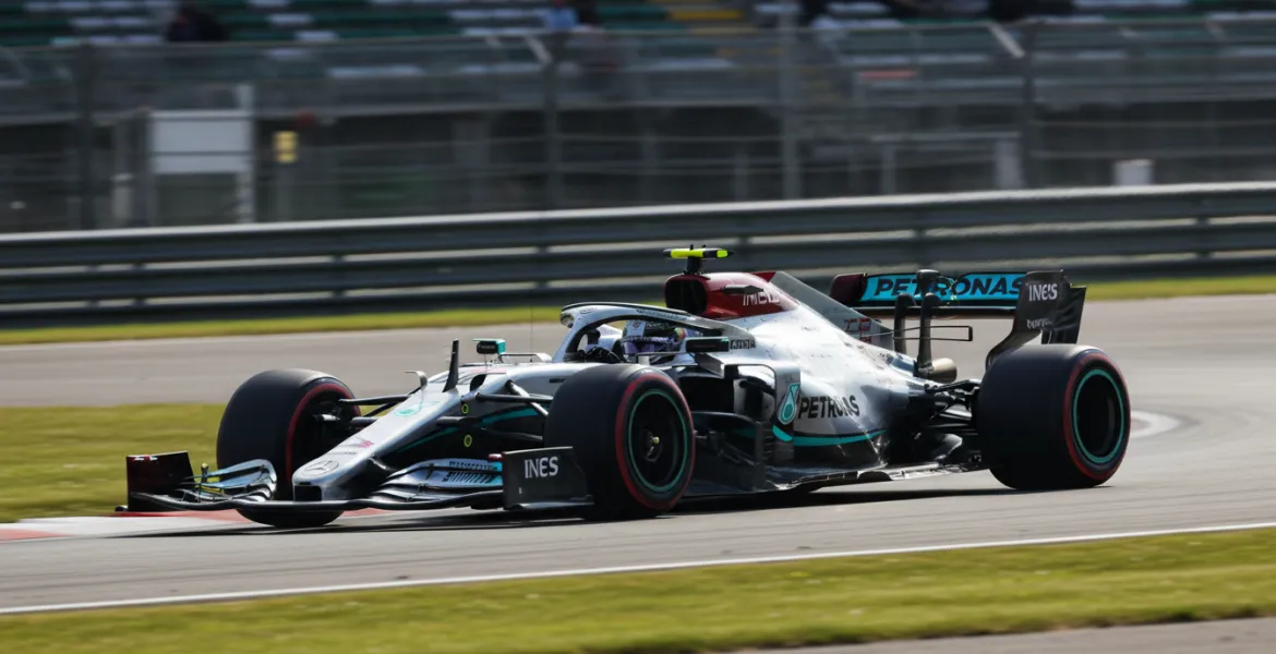 Mercedes W17: Rivoluzione ibrida e telaio vincente