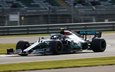 Mercedes W17: Rivoluzione ibrida e telaio vincente