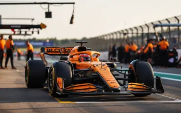 McLaren Insegue Mercedes: Gap di potenza e aerodinamica preoccupa