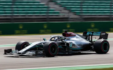 Mercedes domina le qualifiche: Russell in pole, Antonelli stupisce!