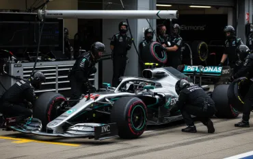 Trionfo di Antonelli: Prima vittoria e brivido nel finale!