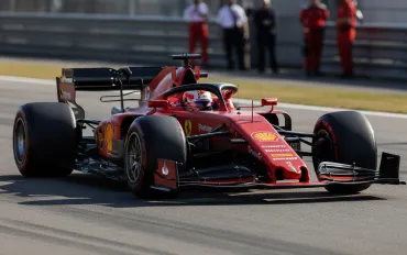 Hamilton e Leclerc infiammano la pista: duello epico in Ferrari!