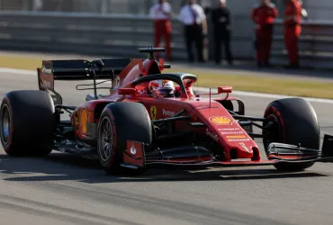 Hamilton e Leclerc infiammano la pista: duello epico in Ferrari!