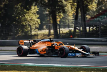 McLaren KO in Cina: Un doppio guasto elettrico ferma Norris e Piastri