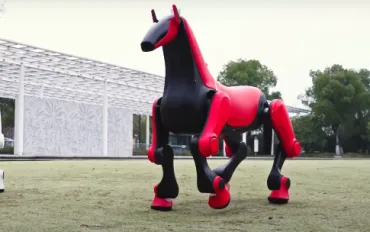 Dalla Cina con furore: arriva il robot-cavallo che sfida Kawasaki