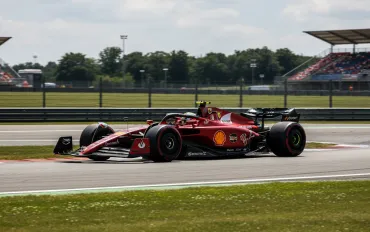 Hamilton risorge a Shanghai: il podio in Ferrari che sa di rinascita