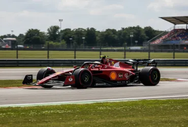 Hamilton risorge a Shanghai: il podio in Ferrari che sa di rinascita