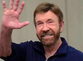 Mondo del cinema in lutto: addio a Chuck Norris, leggenda delle arti marziali