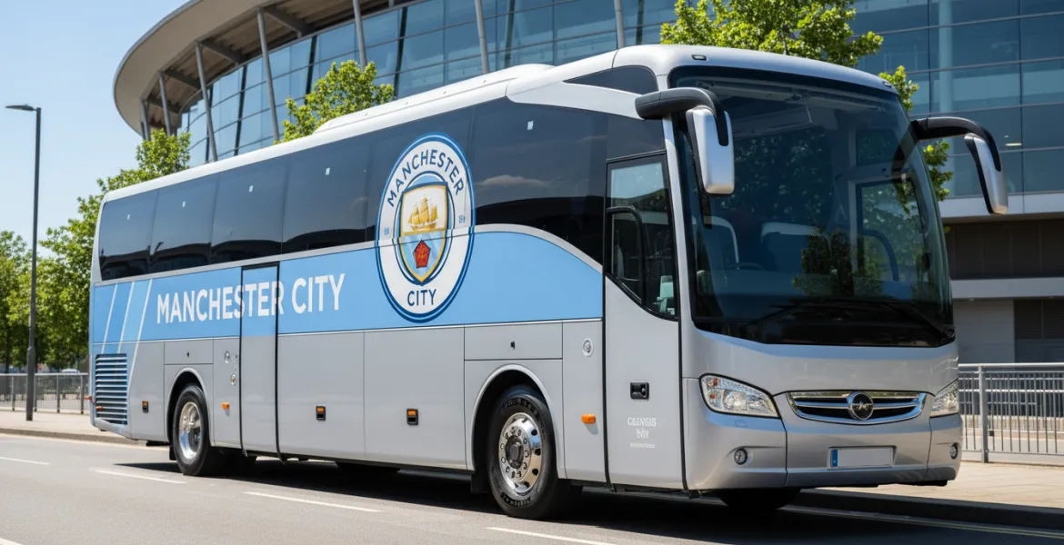 Incendio devasta bus di tifosi del Manchester City: caos sulla M6 a poche ore dalla finale!