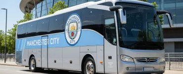 Incendio devasta bus di tifosi del Manchester City: caos sulla M6 a poche ore dalla finale!