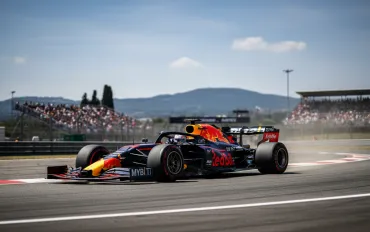 Brundle sfida Verstappen: Basta critiche, se non ti piace, vattene!