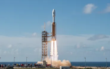 Ritorno alla Luna: Artemis II spicca il volo dopo oltre 50 anni