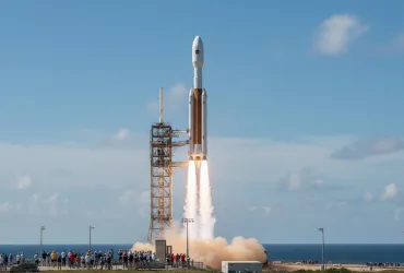 Ritorno alla Luna: Artemis II spicca il volo dopo oltre 50 anni