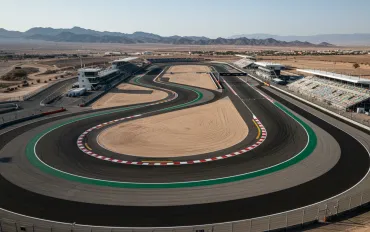 Motori in Pausa: Il silenzio strategico che precede le grandi sfide di Miami e Jerez