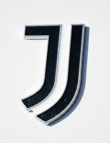 La Juventus avvicina la Zona Champions Battendo il Genoa 2-0