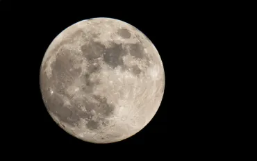 Artemis II: Foto mozzafiato della Luna scattata con iPhone 17 Pro Max