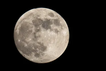 Artemis II: Foto mozzafiato della Luna scattata con iPhone 17 Pro Max