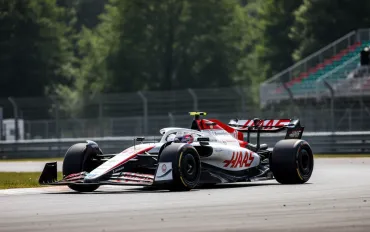 Haas F1: Komatsu esalta Bearman, Nessun limite per Ollie