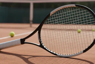 Berrettini trionfa su Medvedev a Montecarlo e si scusa con Verdone