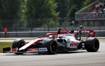 Haas sorprende: la VF-26 domina le curve e conquista punti!