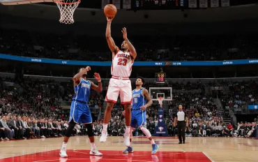 Stephen Curry trascina i Golden State Warriors ai Play-in: Kerr estasiato