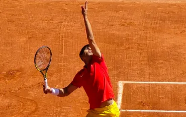 Alcaraz si ritira dal torneo di Barcellona: un fulmine a ciel sereno