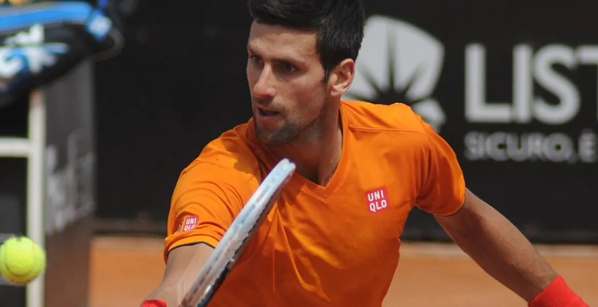 Strategia alla Federer per Djokovic? Il 25° Grand Slam passa per il forfait sulla terra rossa