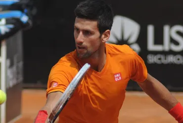 Strategia alla Federer per Djokovic? Il 25° Grand Slam passa per il forfait sulla terra rossa