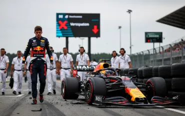 Verstappen retrocesso: Incidente in qualifica costa caro al team