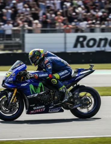 Quartararo e Yamaha ai ferri corti: il pilota si sfila dallo sviluppo del V4