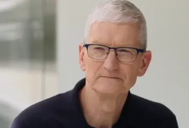 L'addio di Tim Cook alla guida di Apple: John Ternus eredita un impero da 4 trilioni di dollari