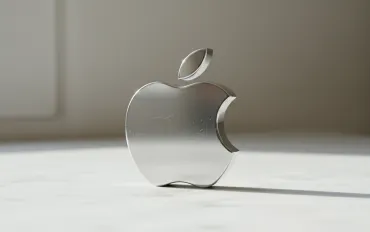 Apple volta pagina: John Ternus succede a Tim Cook per guidare la rivoluzione dell'IA