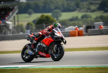 Aprilia domina il Mondiale MotoGP: la sfida di Jerez tra Bezzecchi, Martin e le innovazioni di Savadori