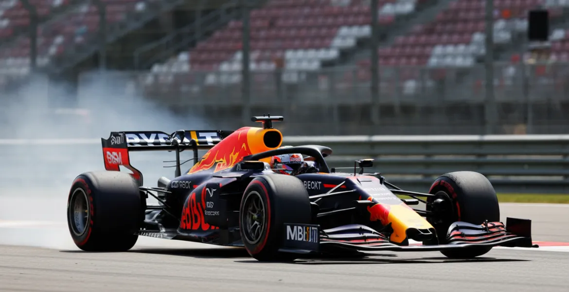 Red Bull RB22: Max Verstappen a Silverstone per la riscossa del team