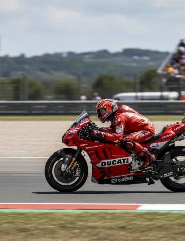 MotoGP Jerez 2026: Ducati e la sfida stellare tra Bagnaia e Marquez
