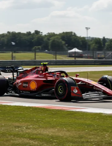 Ferrari svela la nuova ala Macarena: la SF-26 si trasforma per il GP di Miami