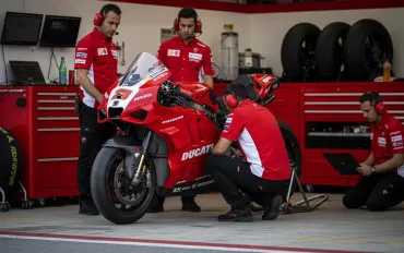 Marquez e il miracolo sotto la pioggia: Bagnaia ringrazia la sorte in un GP folle