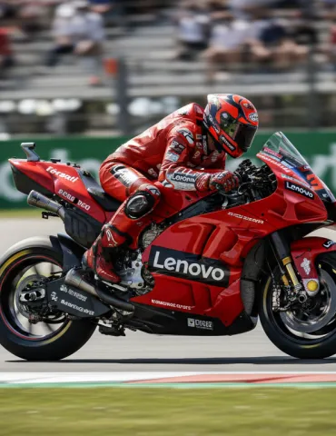 MotoGP Spagna 2026: Alex Marquez imperatore di Jerez, notte fonda per Ducati Lenovo