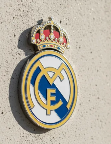 Il Real Madrid si riprende Nico Paz: addio al Como e sogni infranti per l'Inter