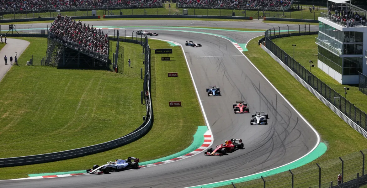 F1, Mercato piloti verso il 2026: l'enigma Verstappen e la rivoluzione silenziosa