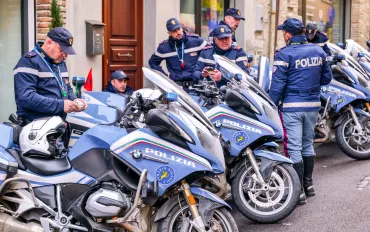 Napoli: tentata estorsione ai danni del titolare di una sala scommesse, sei arresti