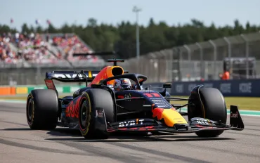 Red Bull e Verstappen: Risolto l'enigma dello sterzo sulla RB22