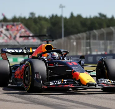 Red Bull e Verstappen: Risolto l'enigma dello sterzo sulla RB22