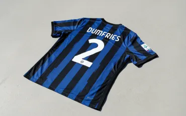 Inter, la gioia di Dumfries tra il 21° Scudetto e il tributo speciale a Cristian Chivu
